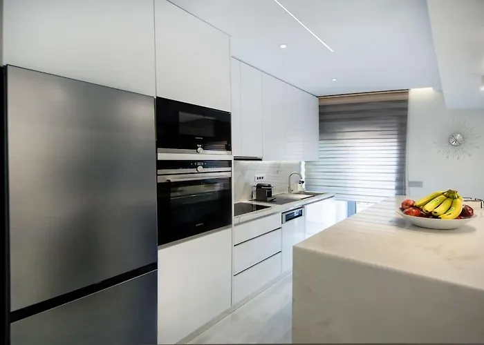 Rhodes Center Luxury *